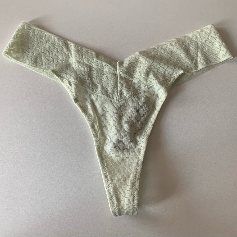 Skims Logo Mesh Thong Bone - Picture 3 of 10